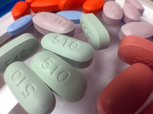 Better HIV Virologic Response Seen With Single-Tablet Regimens