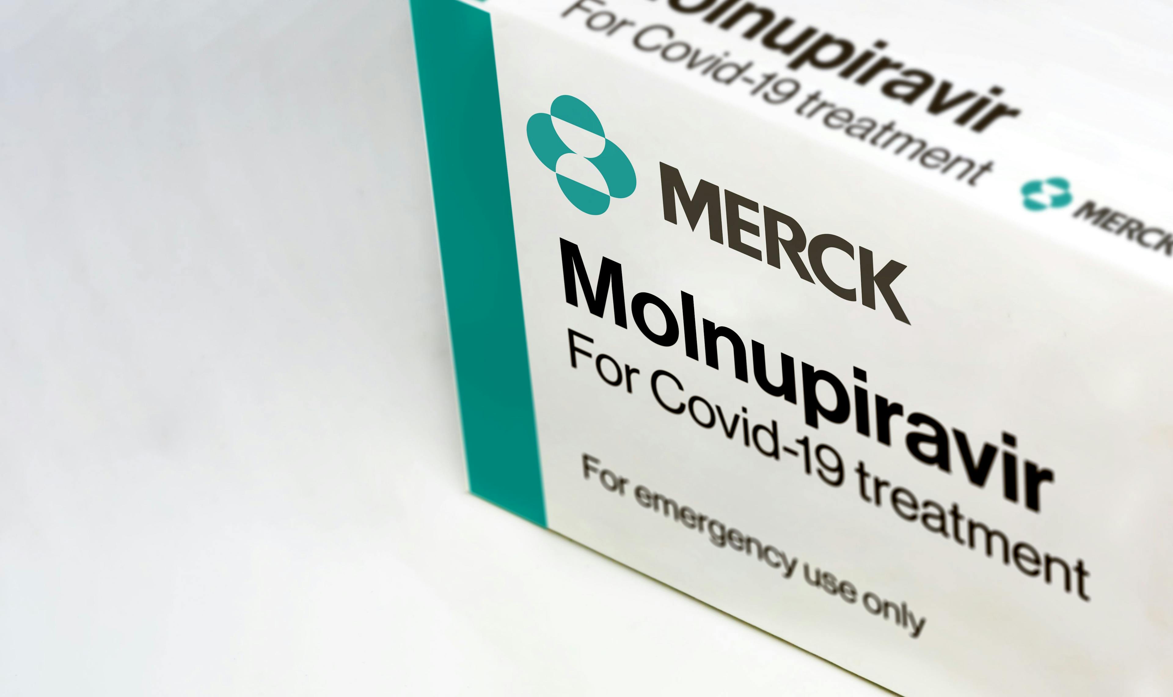 Despite failing to meet primary trial endpoints, molnupiravir reduced the length of COVID-19 infection by 4.2 days in vaccinated patients.